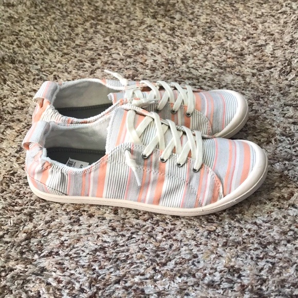 American Eagle Outfitters Shoes - 🔥WOW SALE🔥 Striped Shoes